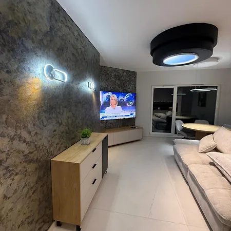Luxury Terrace Center